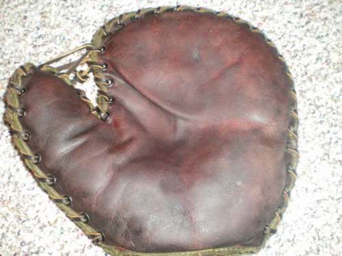 Spalding Basemitt 1 Front